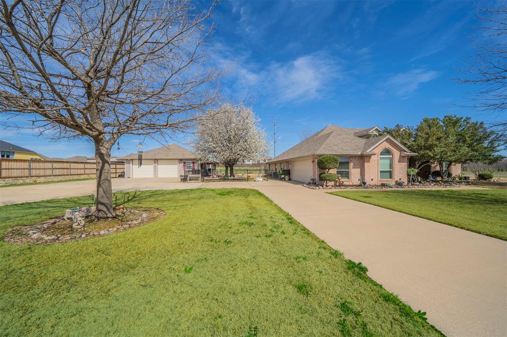 11621 Willow Springs Road Fort Worth, TX 76052 - Photo 19 of 35 a house with swimming pool in front of it