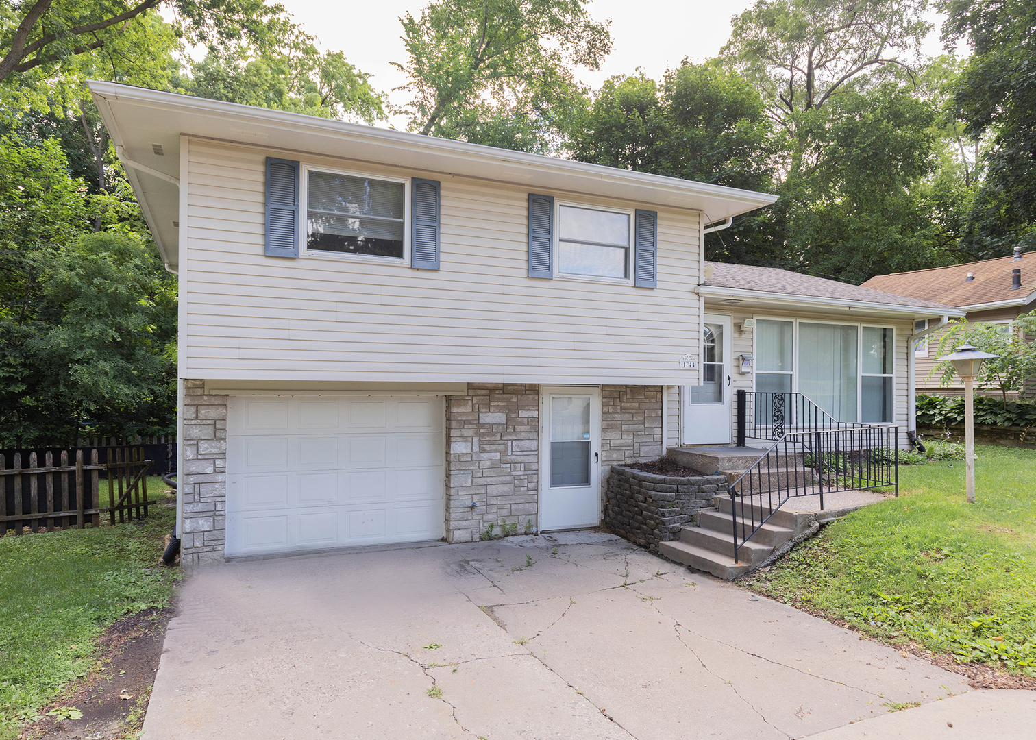 1844 31st Street Moline, IL 61265 - Photo 1 of 17