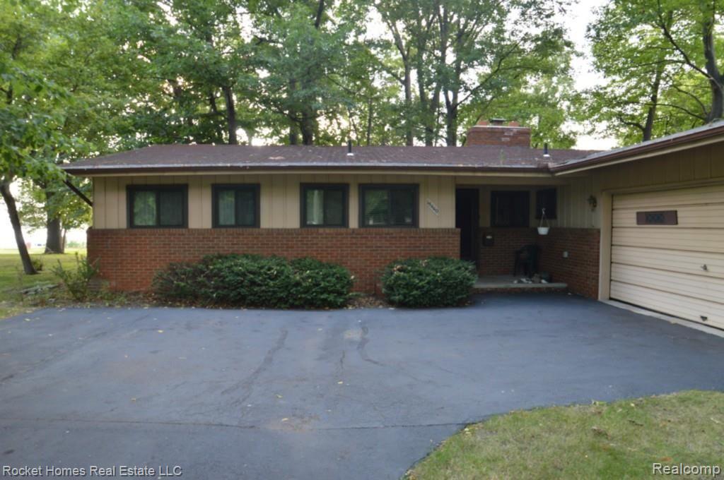 18440 Meridian Road Grosse Ile, MI 48138 - Photo 2 of 41 DSC_0103.jpg