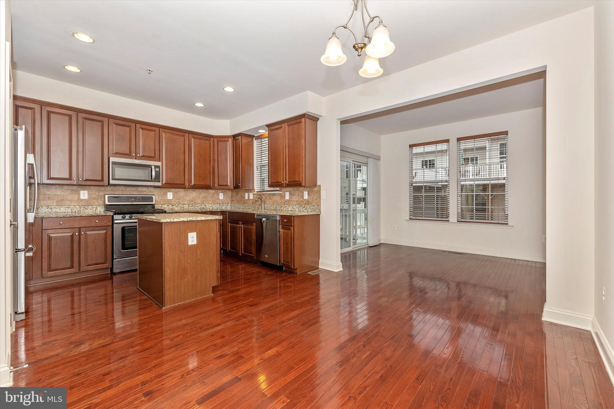 23036 Meadow Mist Road Clarksburg, MD 20871 - Photo 5 of 24 Kitchen/Dining
