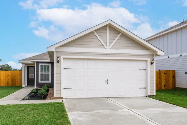 $1,670 | 15830 Berry Hl Drive, Conroe, TX 77303