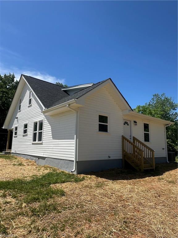 236 Miller Road Mount Airy, NC 27030 - Photo 3 of 22 Gallery Image 3