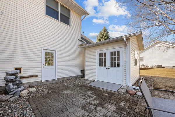$530,000 | 12381 71st Avenue, Blue Grass, IA 52726