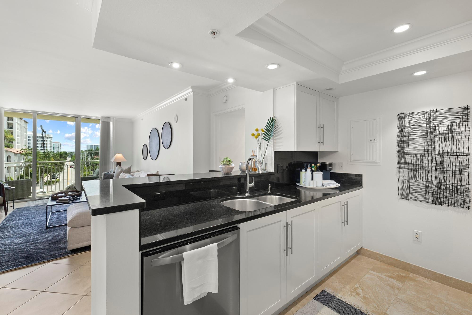 99 Southeast Mizner Boulevard, Unit 403 Boca Raton, FL 33432 - Photo 8 of 28 Photo 8