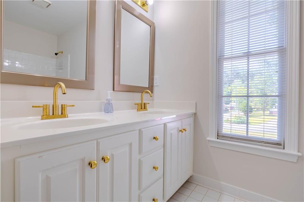 48 Fox Croft Road Rome, GA 30165 - Photo 50 of 69 a bathroom with a sink a vanity and a mirror
