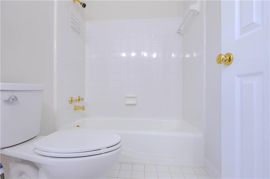 48 Fox Croft Road Rome, GA 30165 - Photo 51 of 69 a bathroom with a sink a toilet and a bathtub