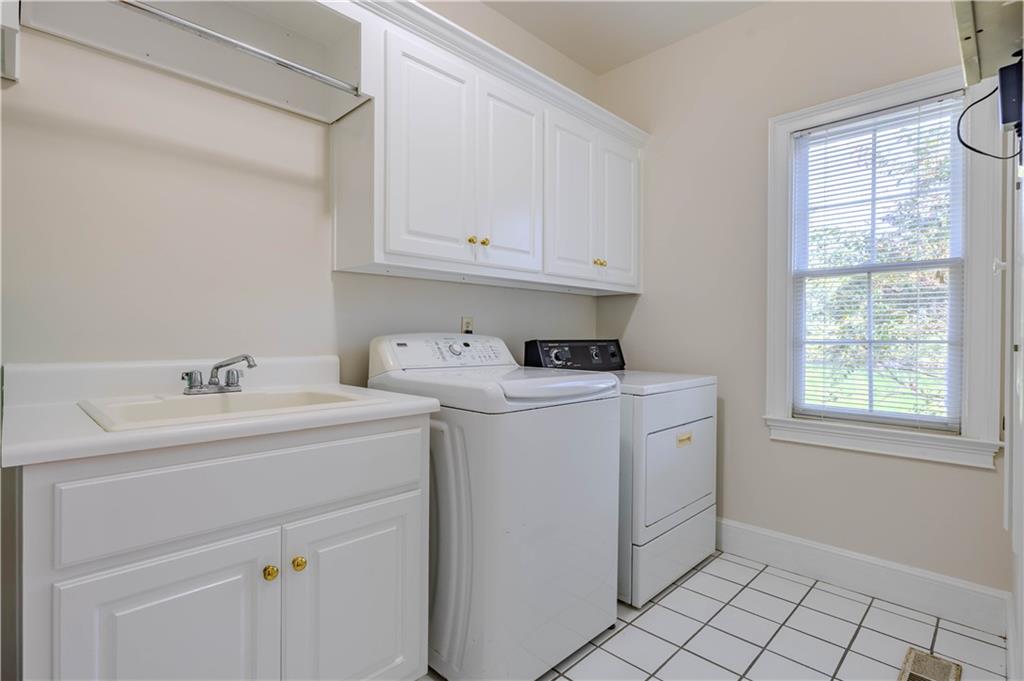 48 Fox Croft Road Rome, GA 30165 - Photo 57 of 69 a utility room with dryer and washer