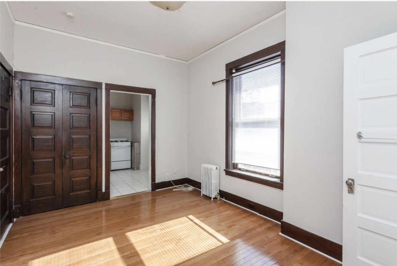 293 East Deerpath Road, Unit 22 Lake Forest, IL 60045 - Photo 5 of 13 a view of a room that has a bed in it