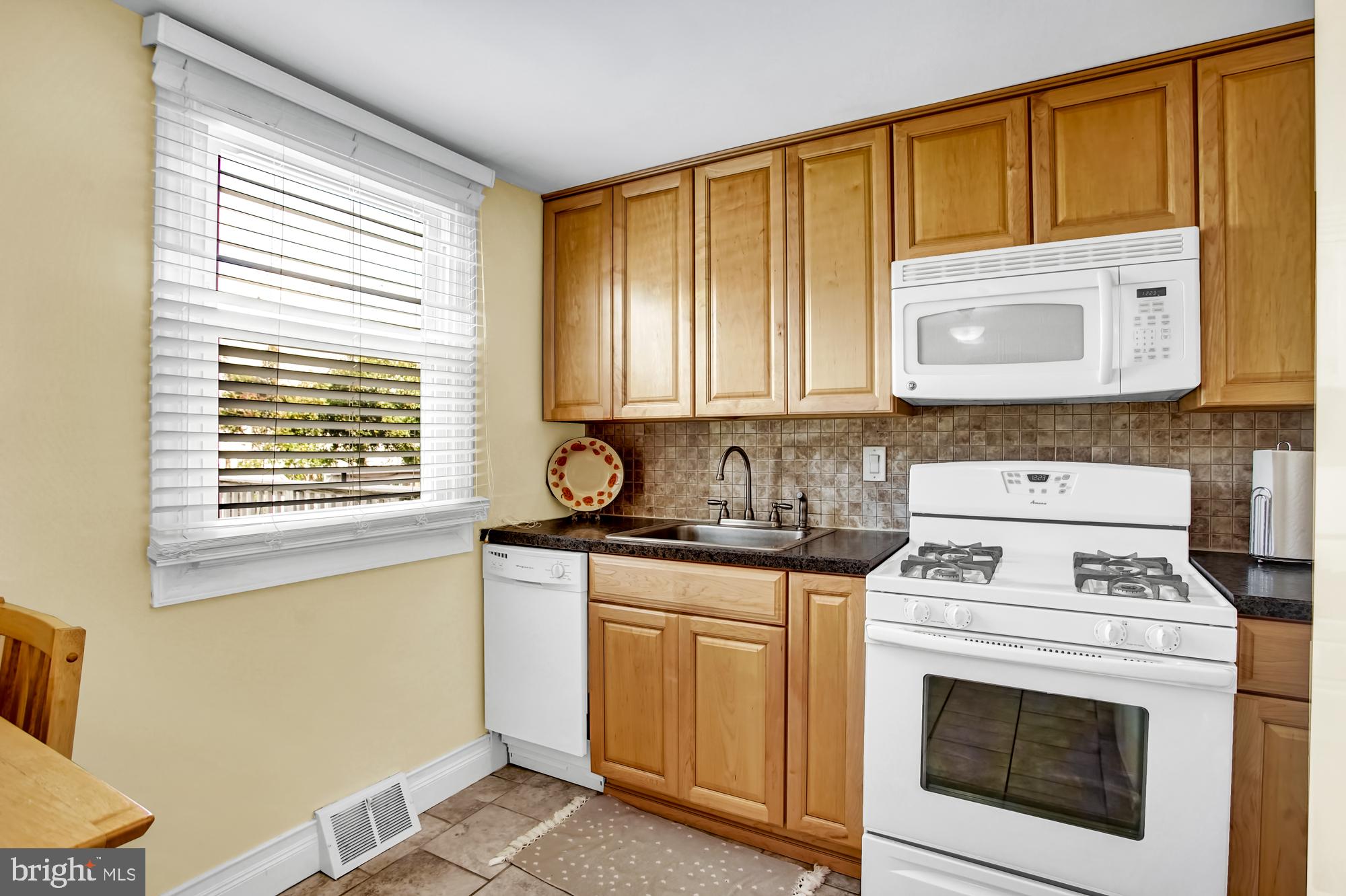 11700 Telfair Road Philadelphia, PA 19154 - Photo 8 of 27 Kitchen