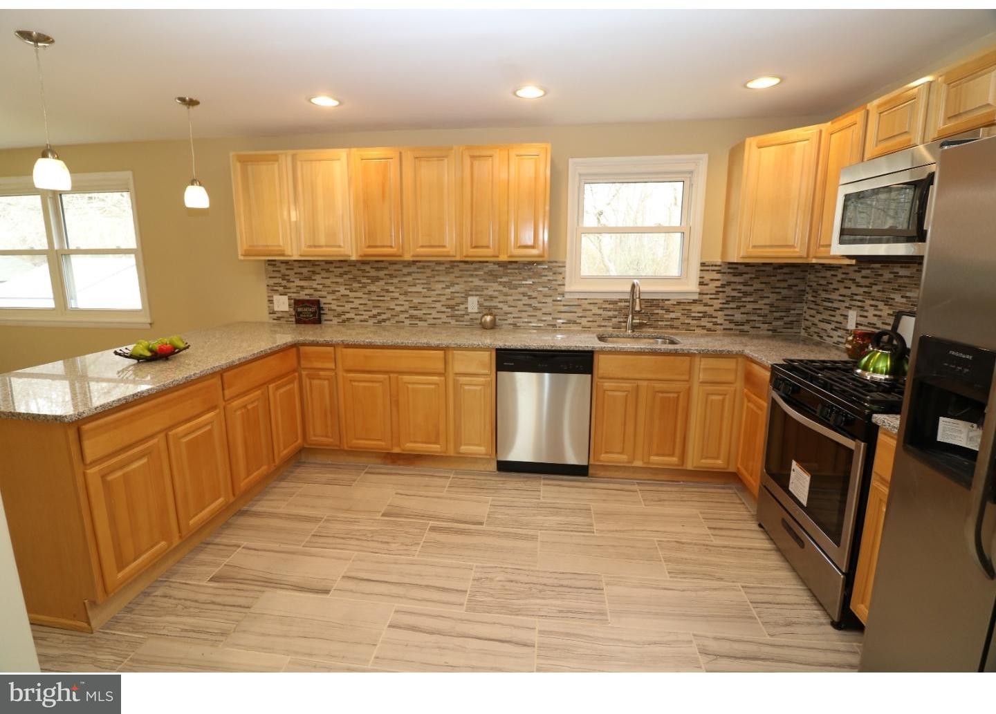 11 Ridge Drive New Castle, DE 19720 - Photo 2 of 23 Gallery Image 2