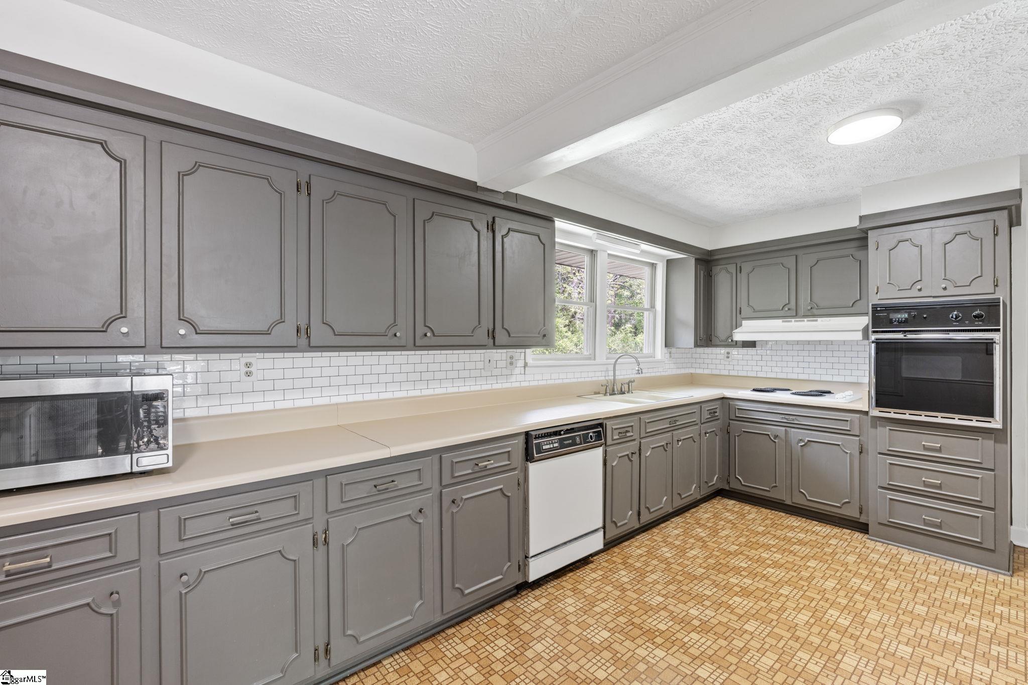 4 Timber Lane Greenville, SC 29609 - Photo 5 of 31