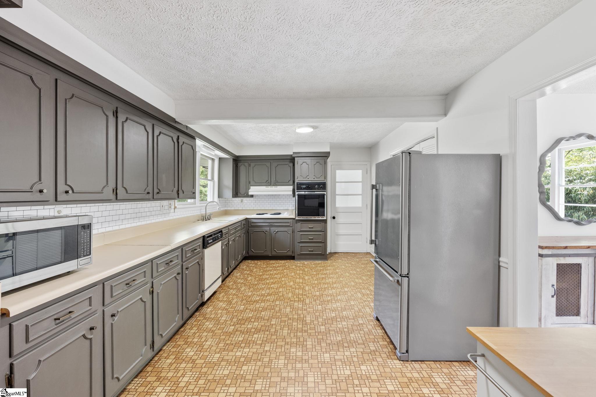 4 Timber Lane Greenville, SC 29609 - Photo 7 of 31