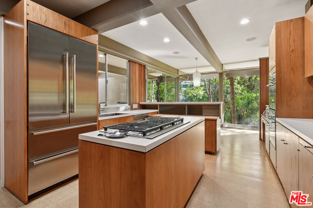 17269 Oak View Drive Encino, CA 91316 - Photo 17 of 45 Gallery Image 17