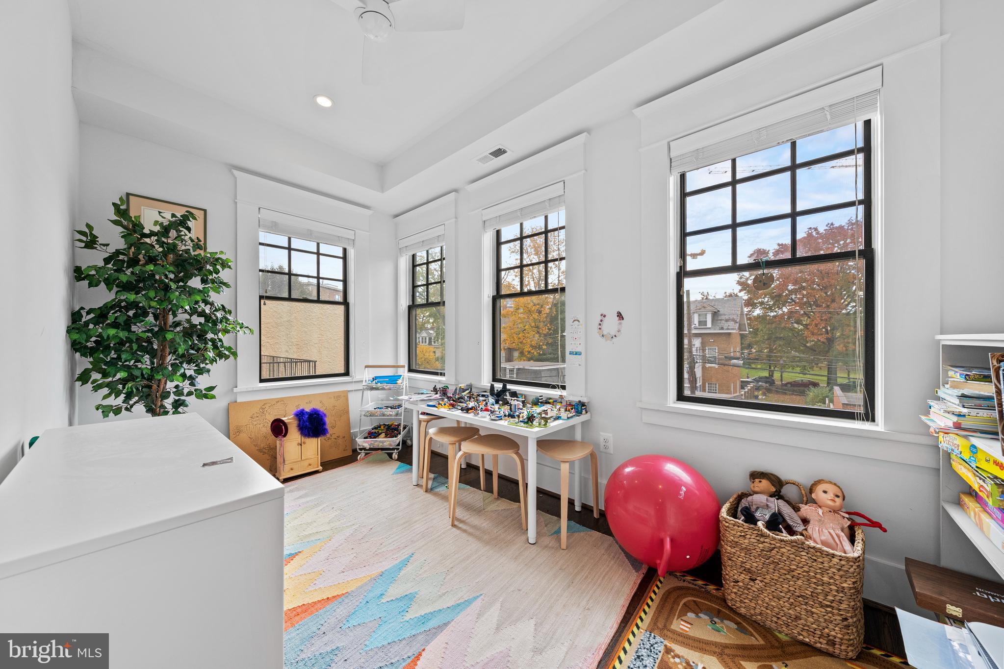 2626 Garfield Street Northwest Washington, DC 20008 - Photo 23 of 49