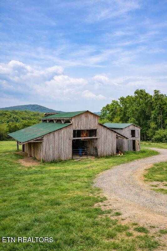 150 Grigsby Hollow Road Kingston, TN 37763 - Photo 8 of 27 010