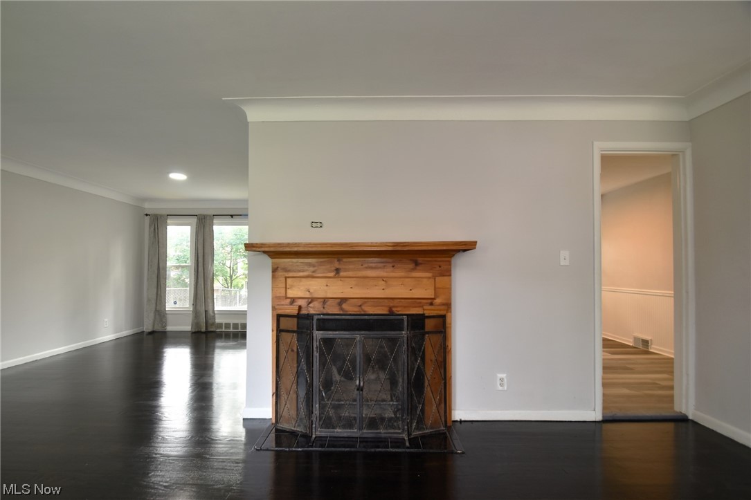2431 Milton Road Cleveland, OH 44118 - Photo 6 of 35