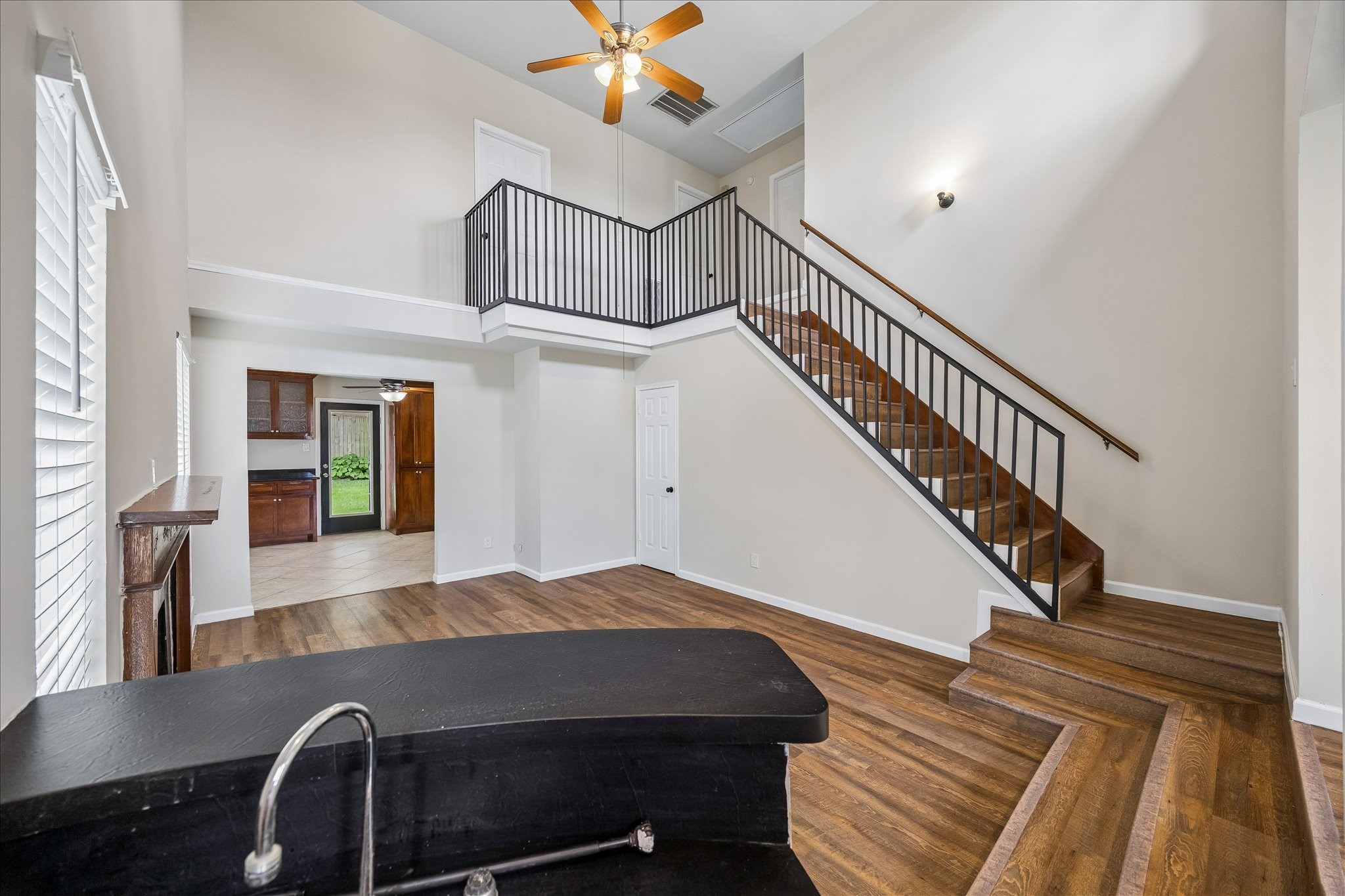 10411 Goodrum Road Houston, TX 77041 - Photo 7 of 25 Wet bar Awaits you for all your entertaining