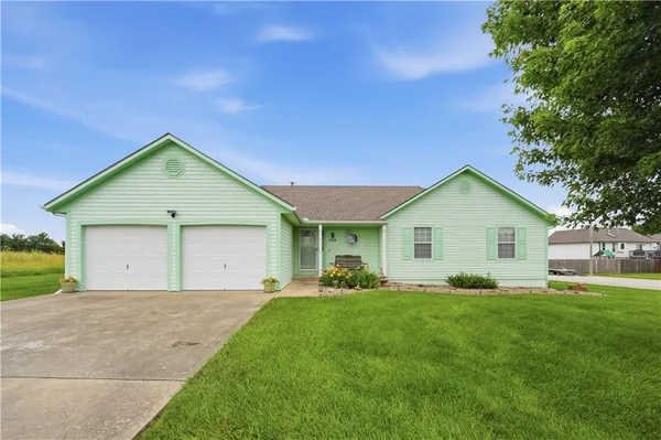$345,000 | 3108 Whistle Road, Harrisonville, MO 64701