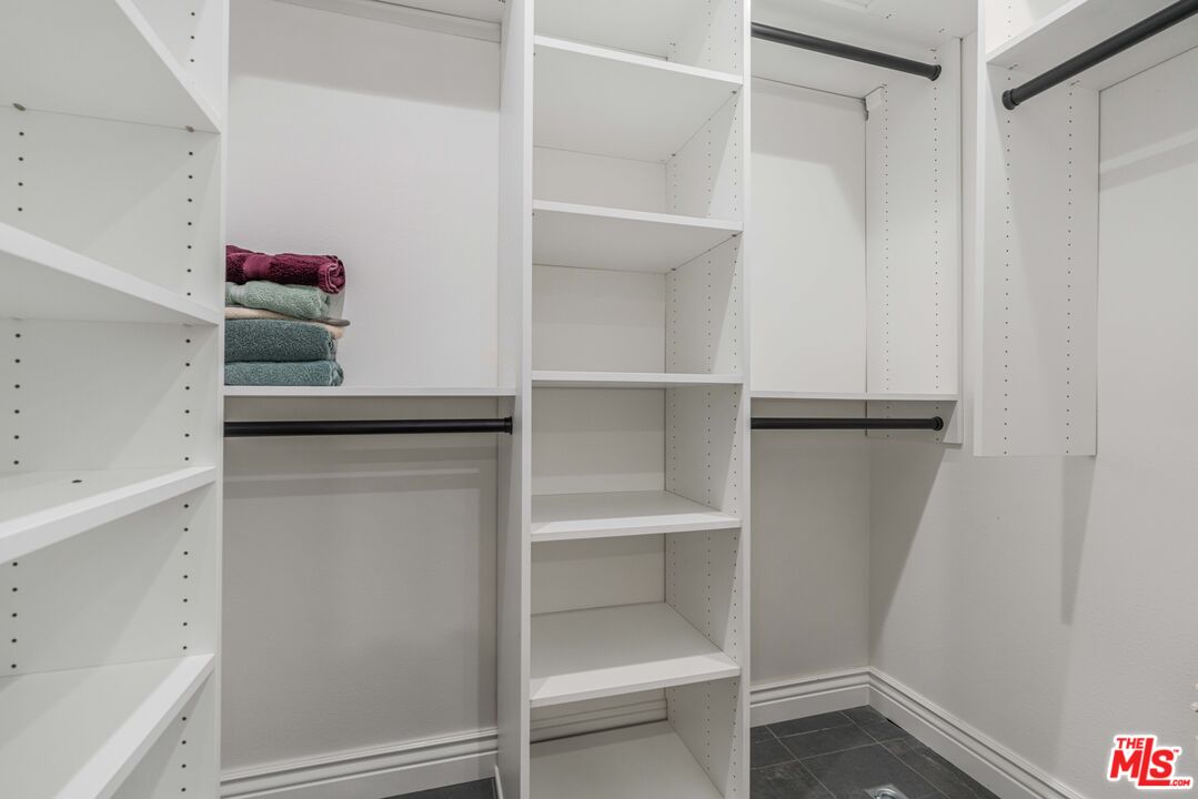 30 Reef Street, Unit 2 Marina del Rey, CA 90292 - Photo 7 of 34
