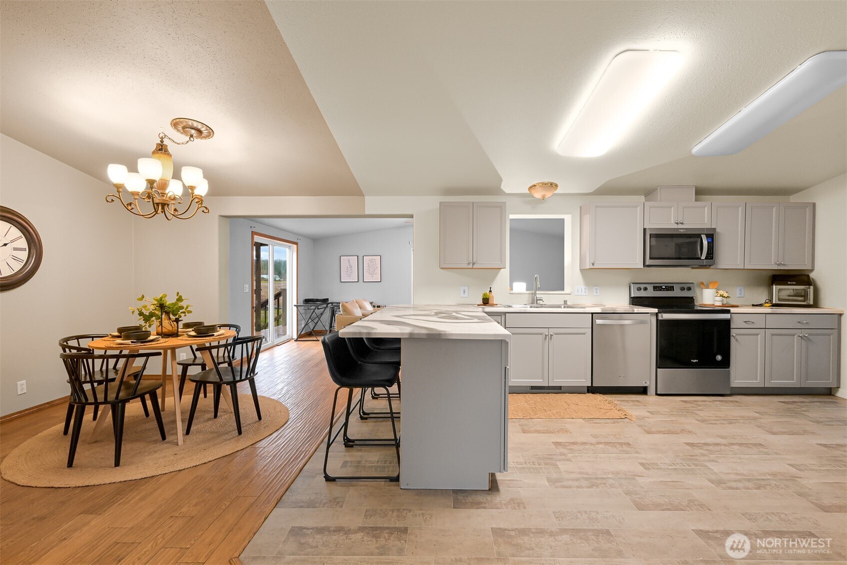 3025 East Smith Road Bellingham, WA 98226 - Photo 7 of 38 Gallery Image 7