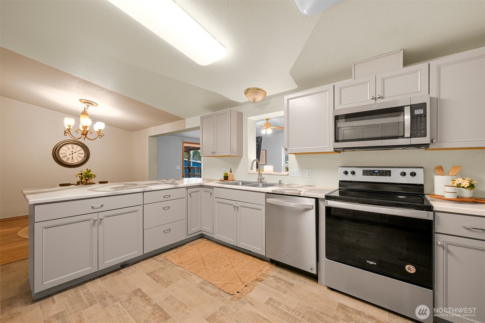 3025 East Smith Road Bellingham, WA 98226 - Photo 10 of 38 Gallery Image 10