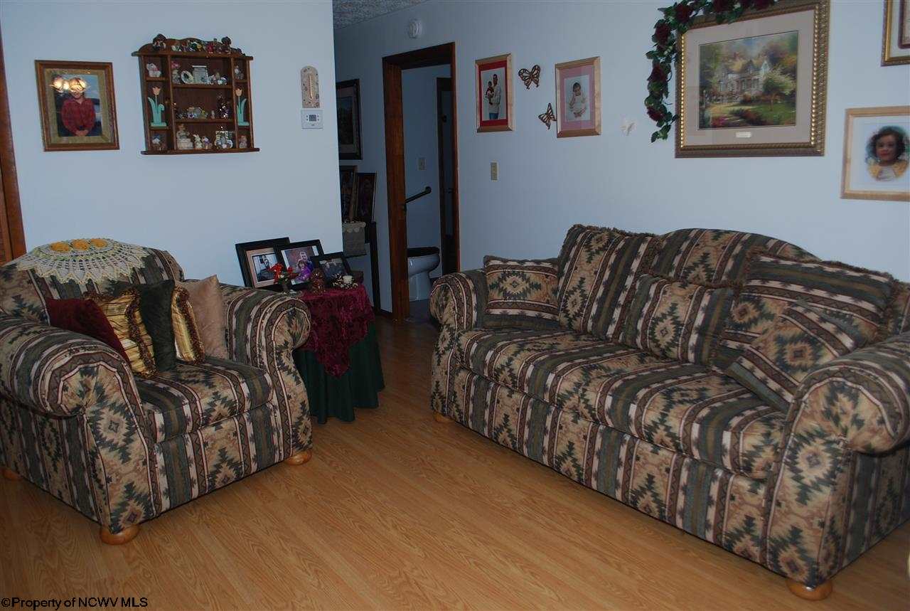 31 Grove Avenue Reedsville, WV 26547 - Photo 3 of 20 Gallery Image 3