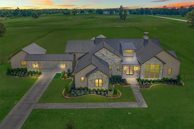 a view of a house with a big yard