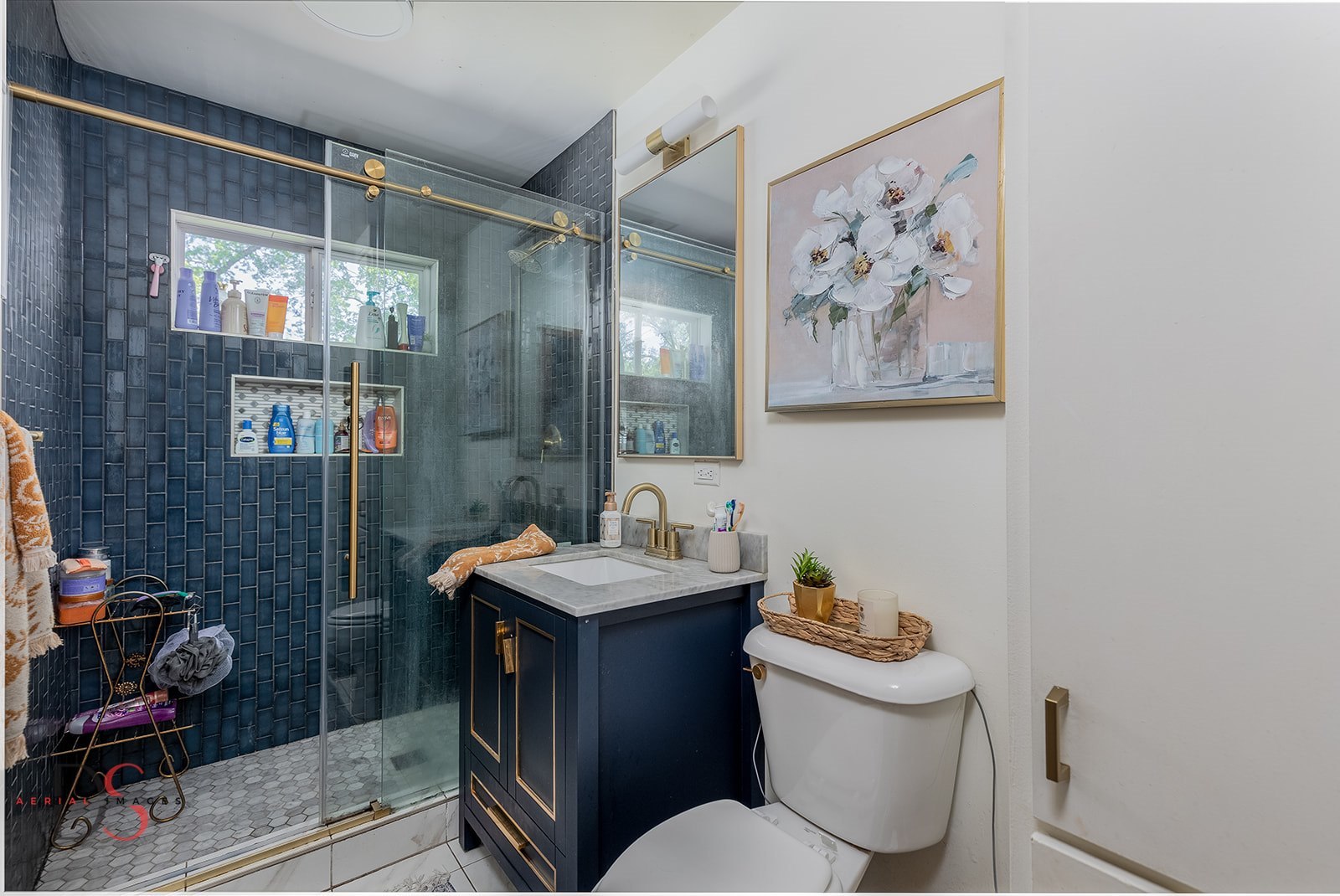 620 York Street Ottawa, IL 61350 - Photo 11 of 17 a bathroom with a sink a toilet and shower