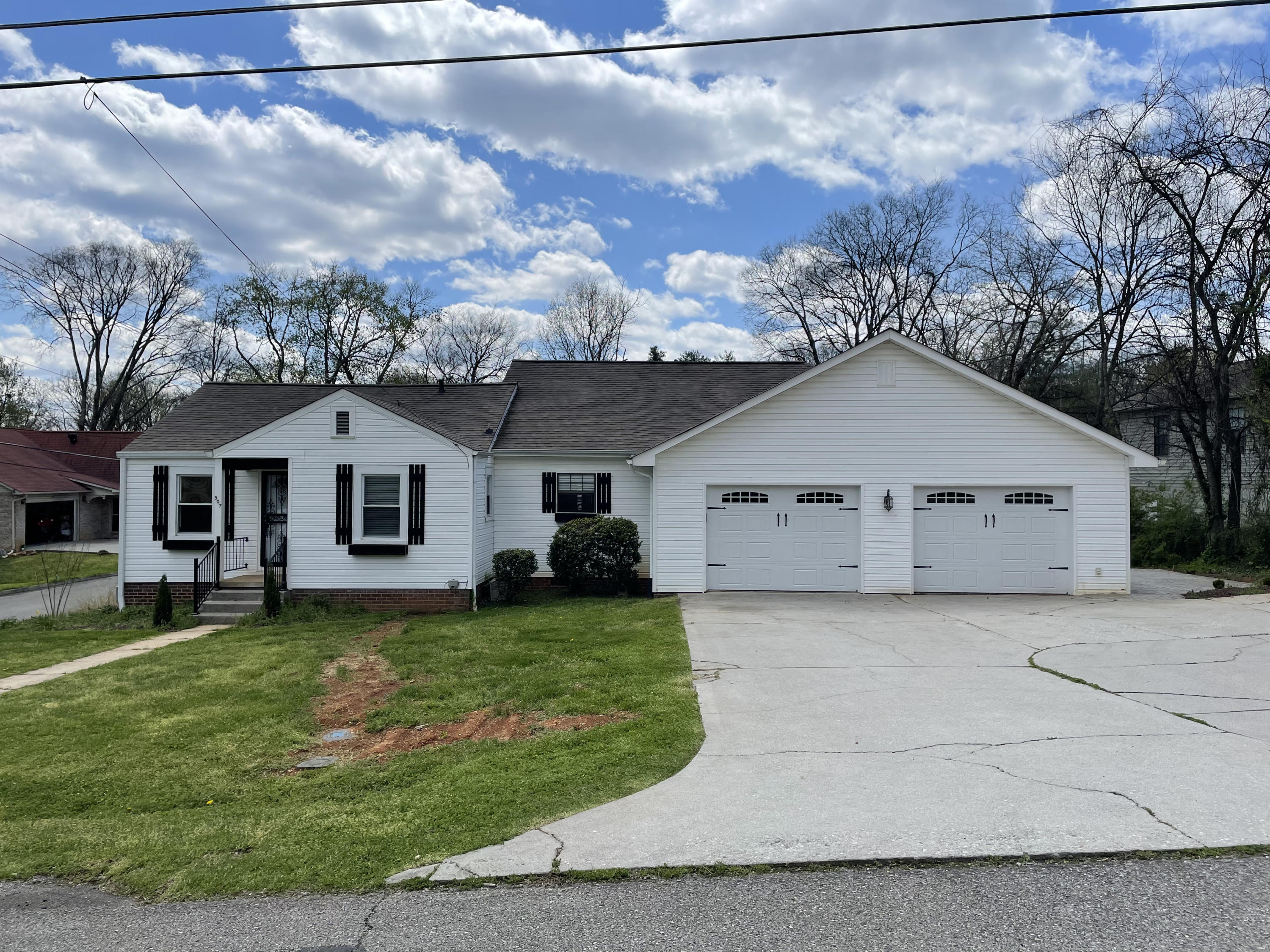 507 South Ruth Street Maryville, TN 37803 - Photo 2 of 31 860998CE-6A57-4B01-BD62-8087083CE8C7