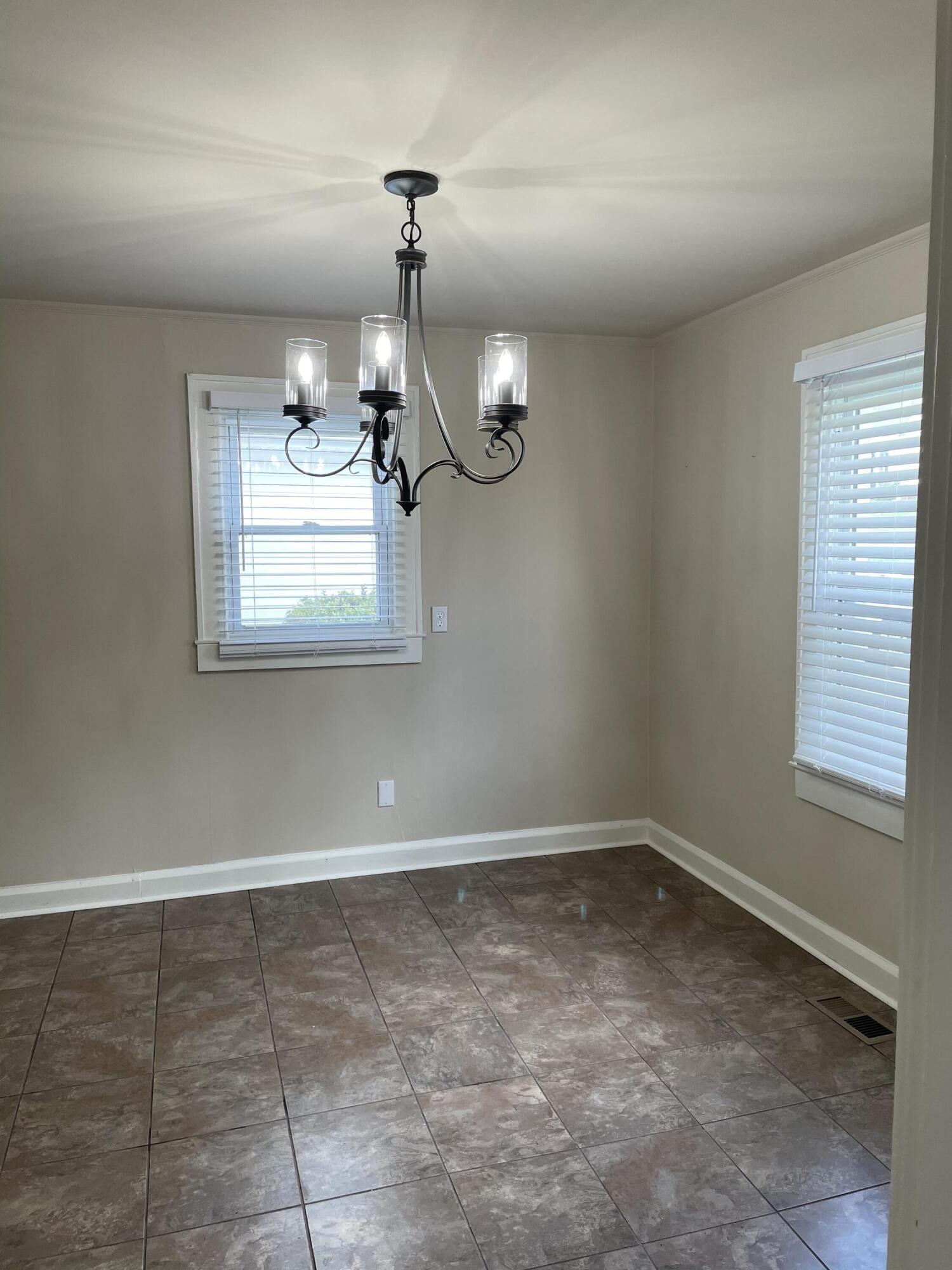 507 South Ruth Street Maryville, TN 37803 - Photo 6 of 31 D13E5E04-6FCE-4742-A450-E980B2D90D61