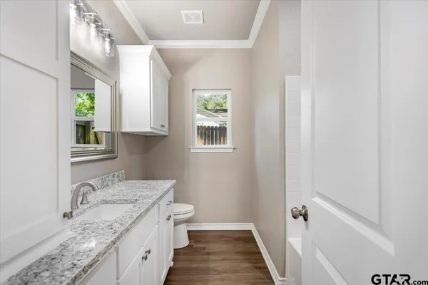 $1,375 | 304 East Cottonwood Street, Overton, TX 75684