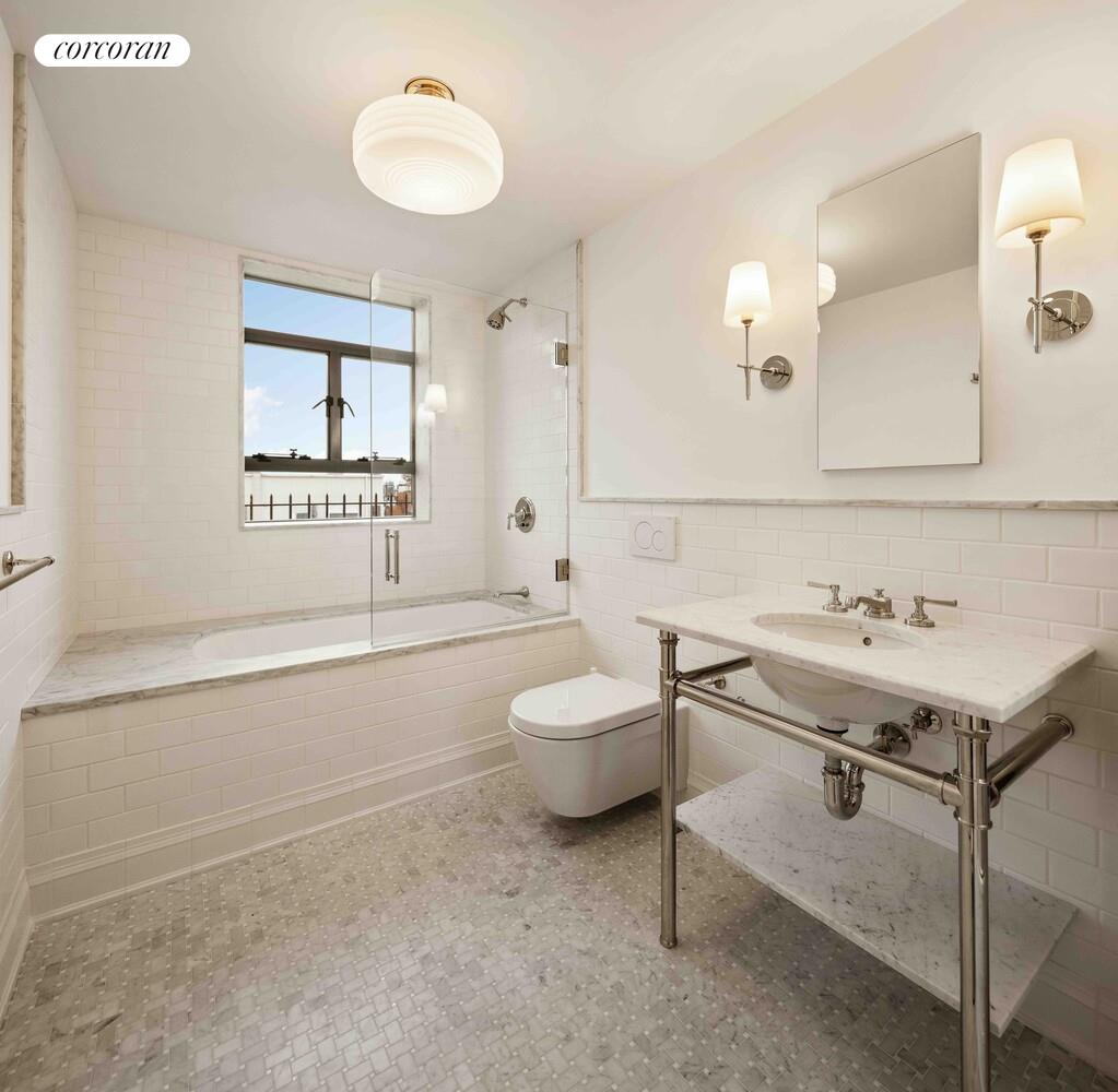 140 Riverside Drive, Unit 19HO Manhattan, NY 10024 - Photo 26 of 35 a bathroom with a sink mirror and a bathtub
