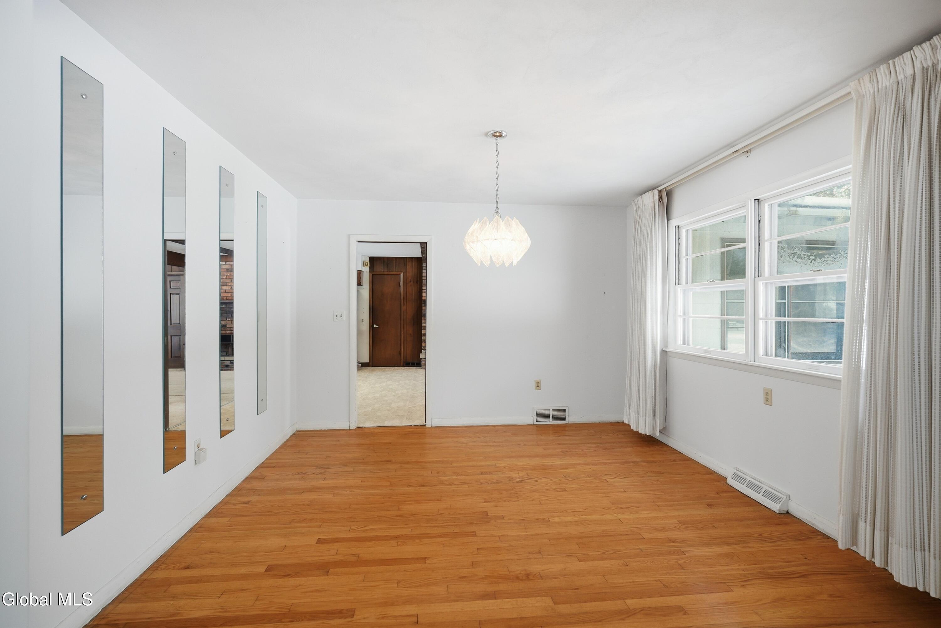 1225 Hempstead Road Niskayuna, NY 12309 - Photo 11 of 29 19