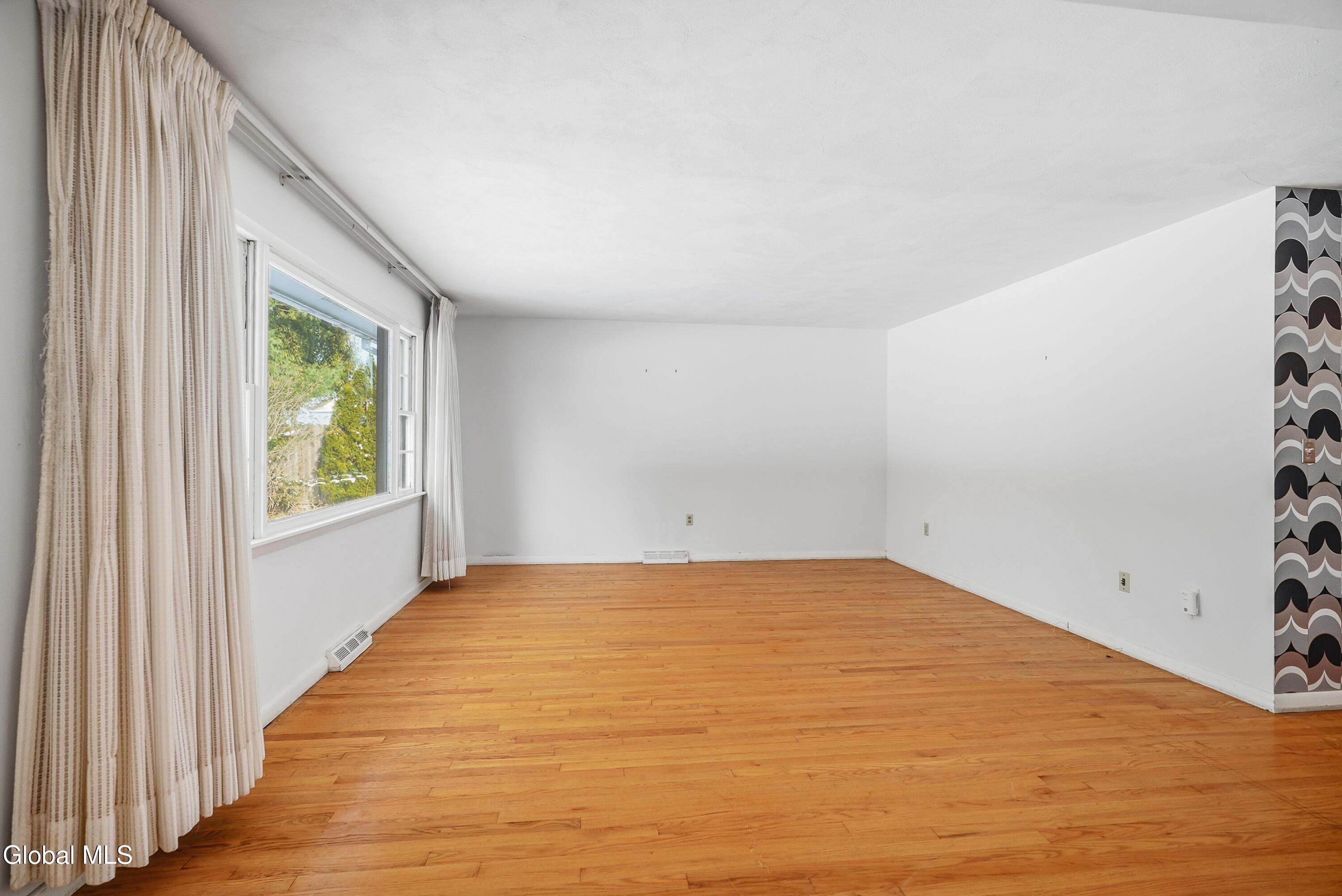 1225 Hempstead Road Niskayuna, NY 12309 - Photo 12 of 29 20