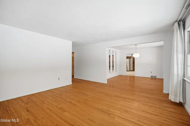 $400,000 | 1225 Hempstead Road, Niskayuna, NY 12309