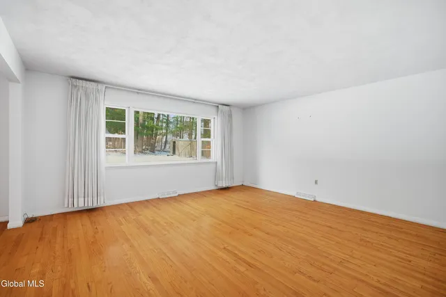 $400,000 | 1225 Hempstead Road, Niskayuna, NY 12309