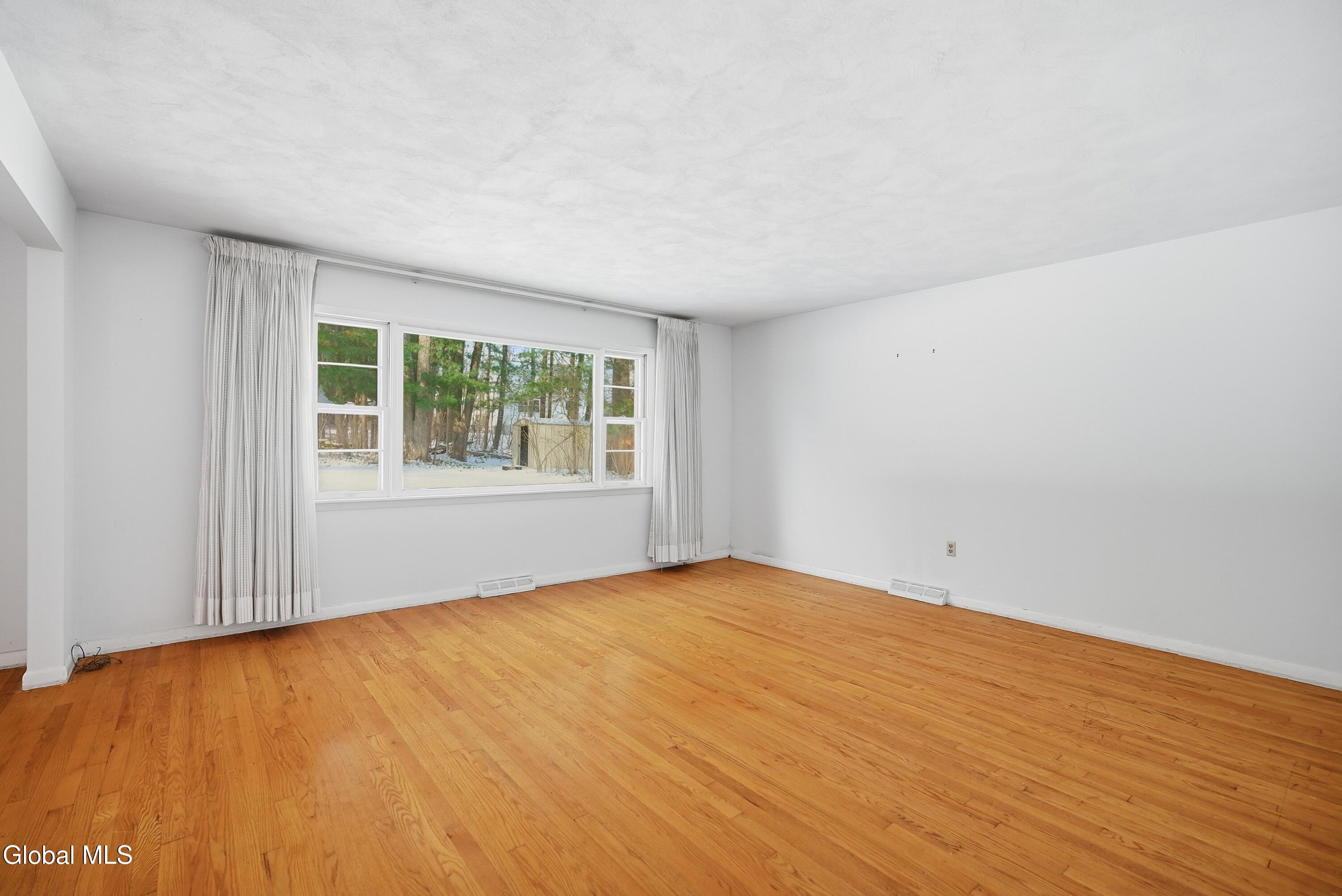 1225 Hempstead Road Niskayuna, NY 12309 - Photo 14 of 29 22