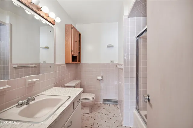 $400,000 | 1225 Hempstead Road, Niskayuna, NY 12309