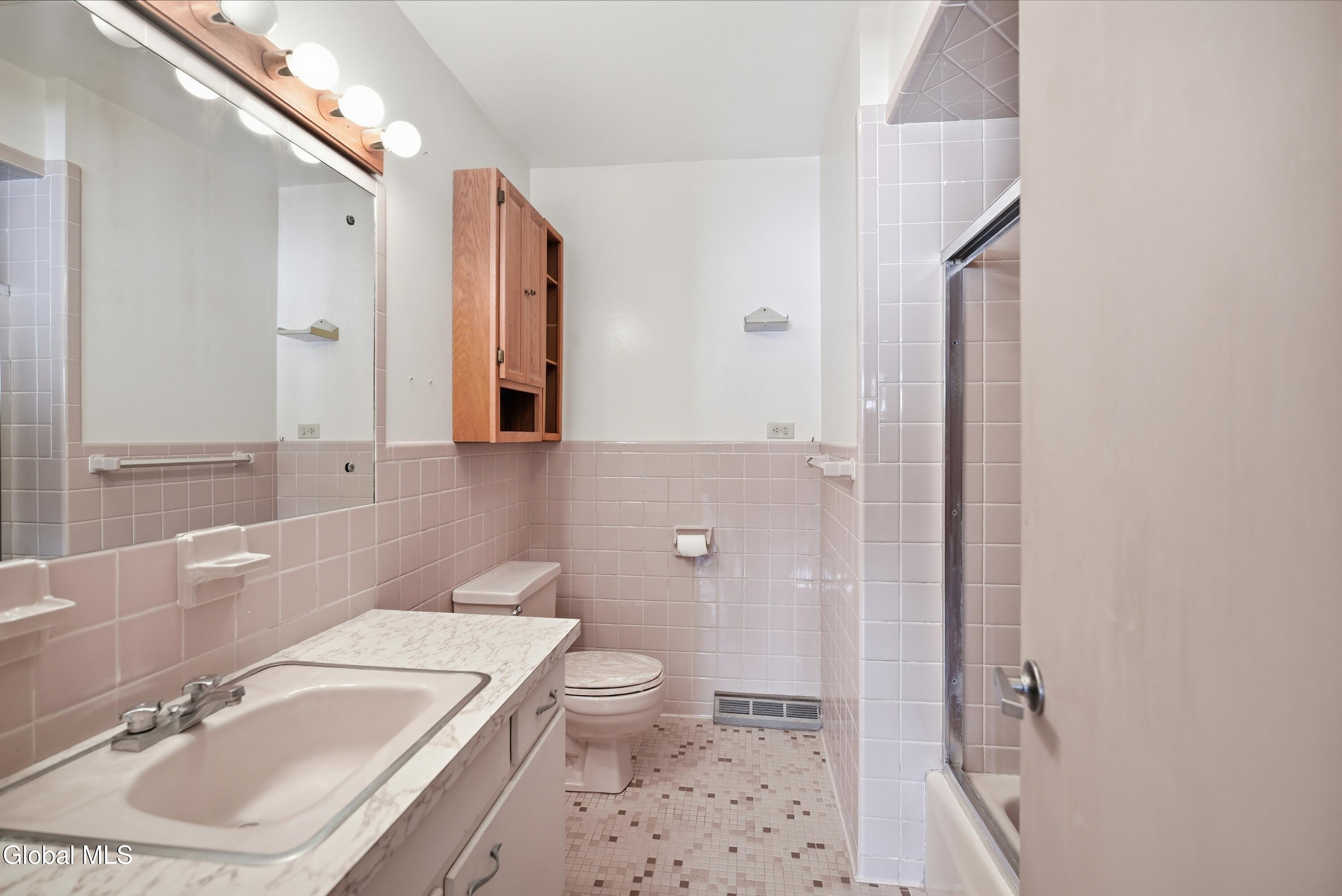 1225 Hempstead Road Niskayuna, NY 12309 - Photo 18 of 29 26