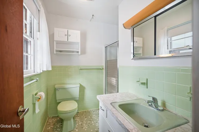 $400,000 | 1225 Hempstead Road, Niskayuna, NY 12309