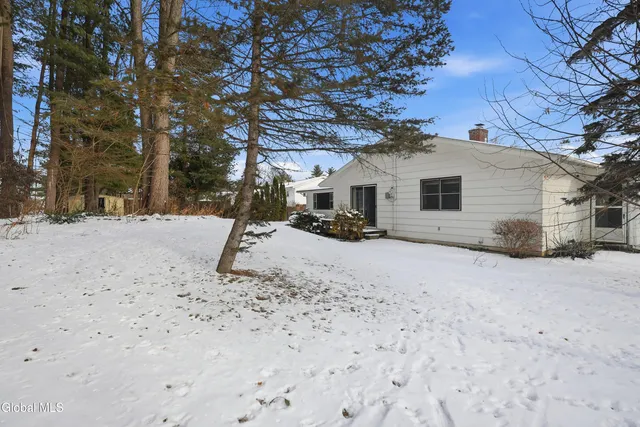 $400,000 | 1225 Hempstead Road, Niskayuna, NY 12309