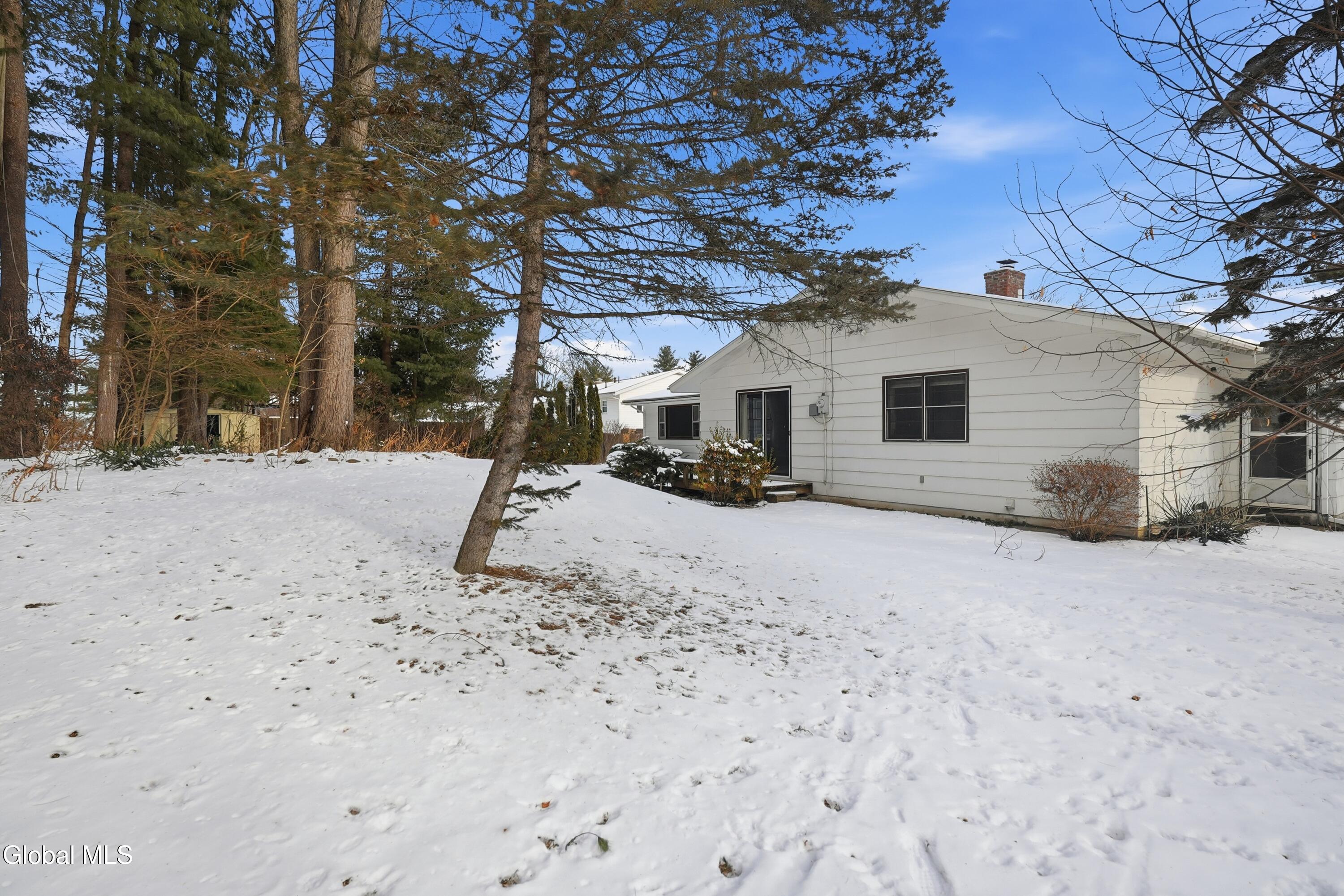 1225 Hempstead Road Niskayuna, NY 12309 - Photo 26 of 29 38