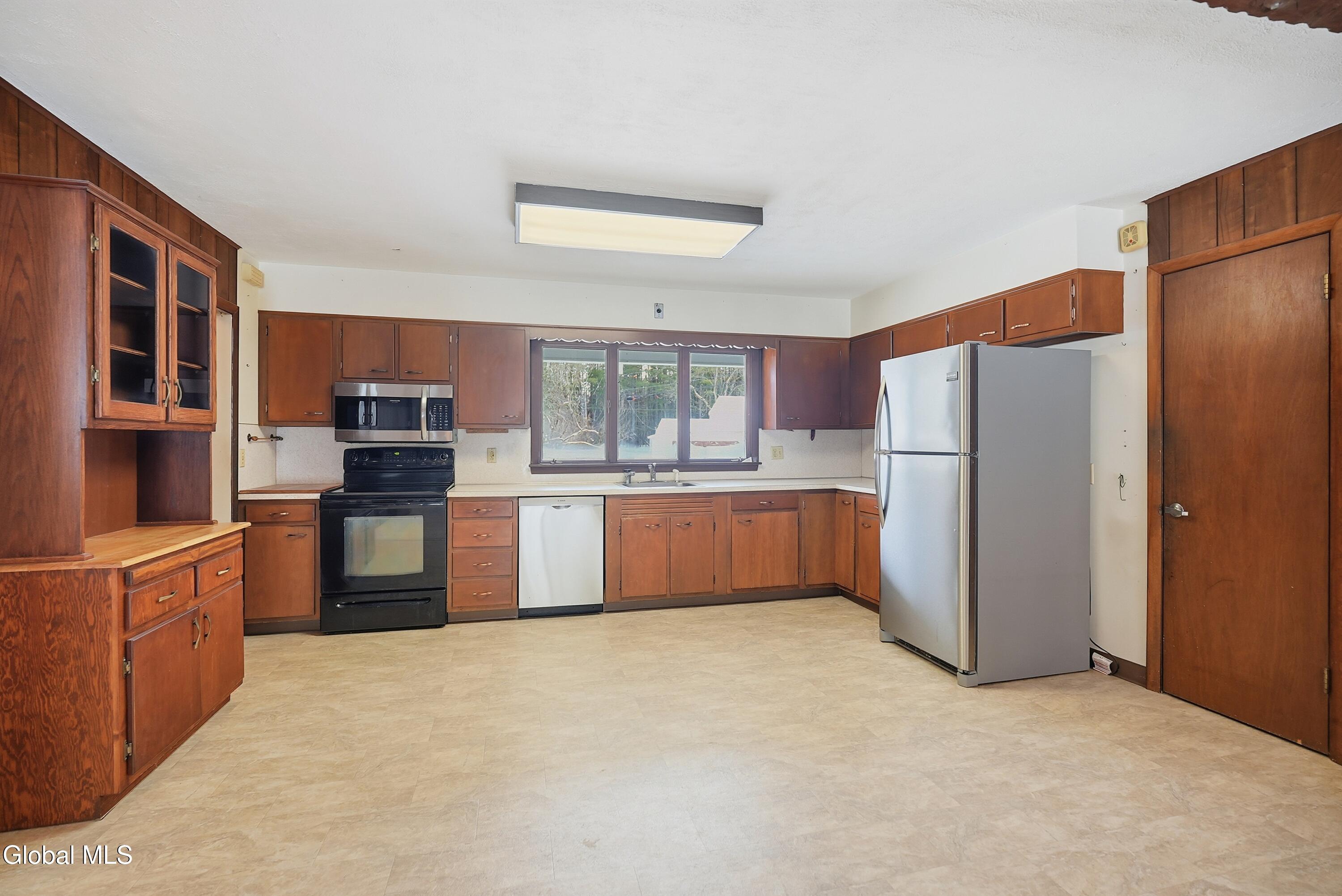 1225 Hempstead Road Niskayuna, NY 12309 - Photo 4 of 29 12