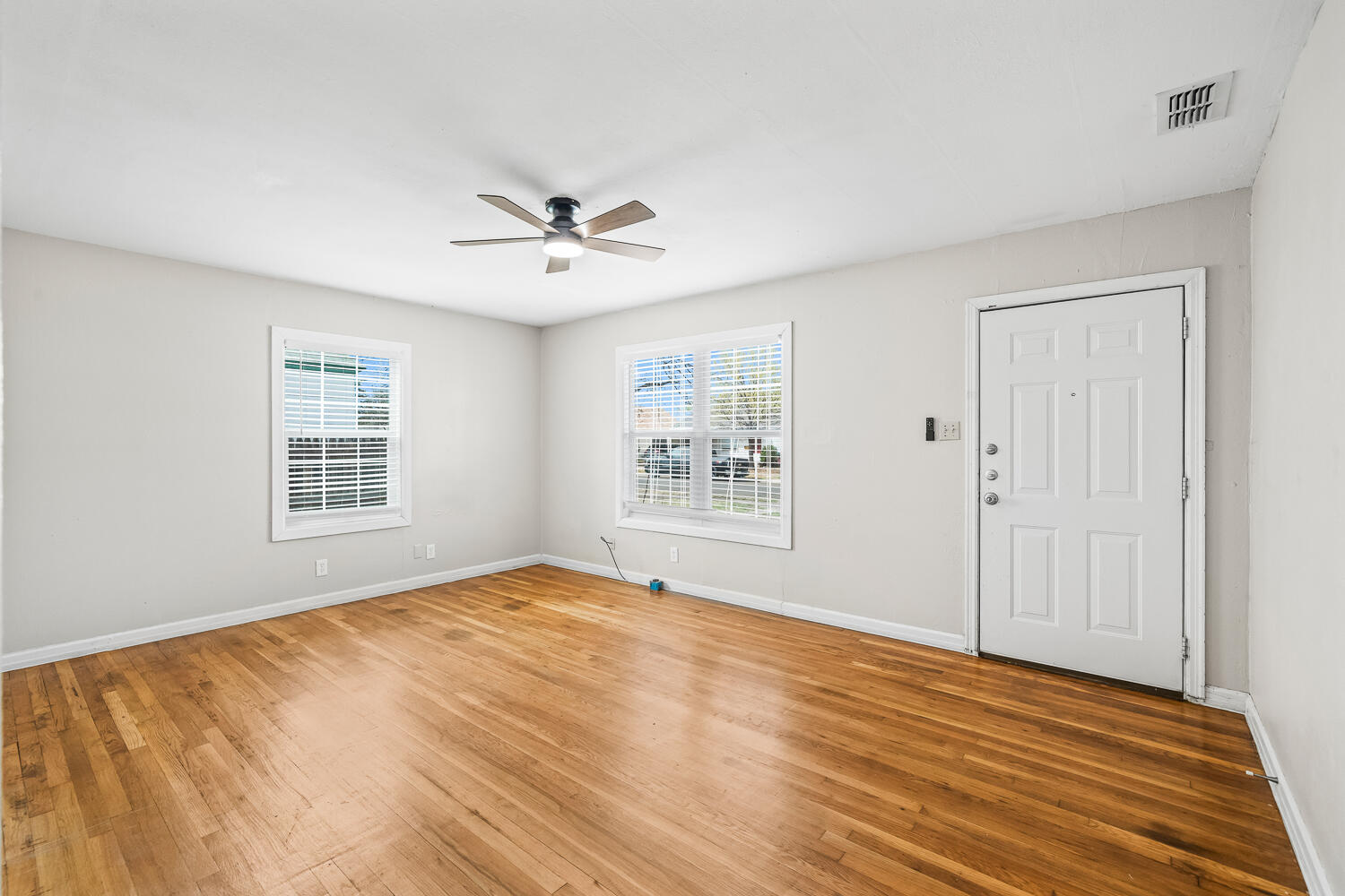 2715 36th Street Lubbock, TX 79413 - Photo 3 of 13 2715 36th St-4