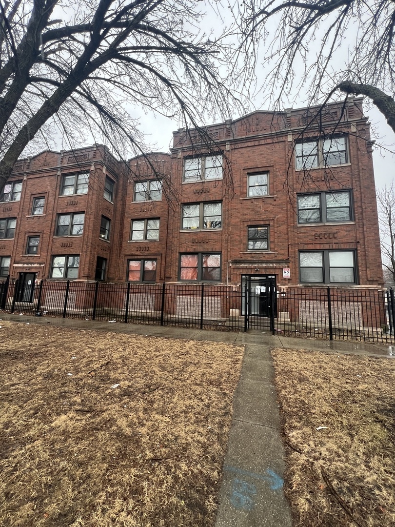 73 East 69th Street, Unit 2 Chicago, IL 60637 - Photo 1 of 7
