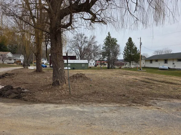 $19,900 | 403 Central Drive, Melvina, WI 54619