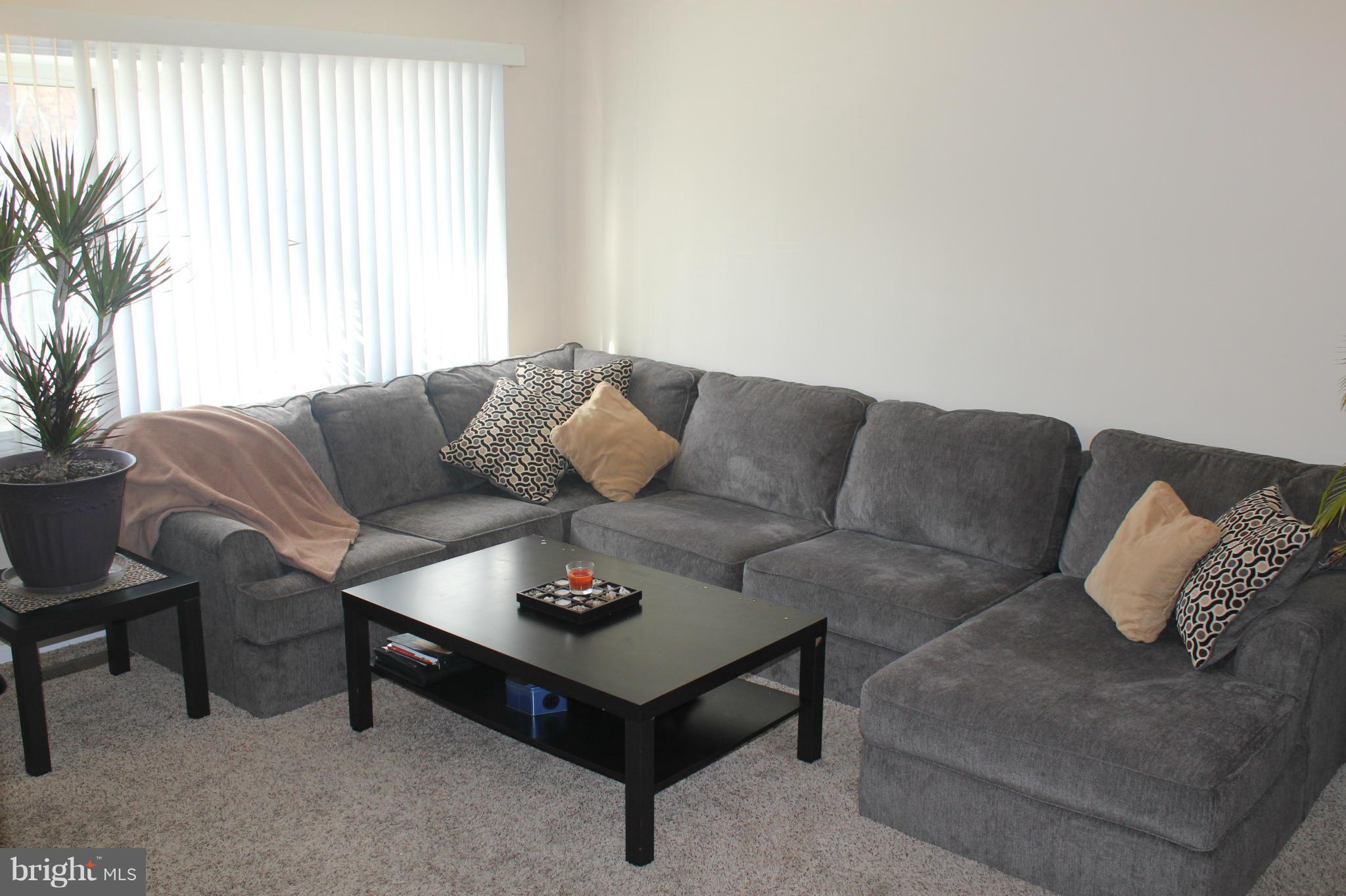 741 Seawall Road Baltimore, MD 21221 - Photo 4 of 26 Living Room