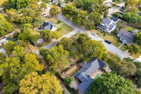 an aerial view of residential house with swimming pool and lawn chairs