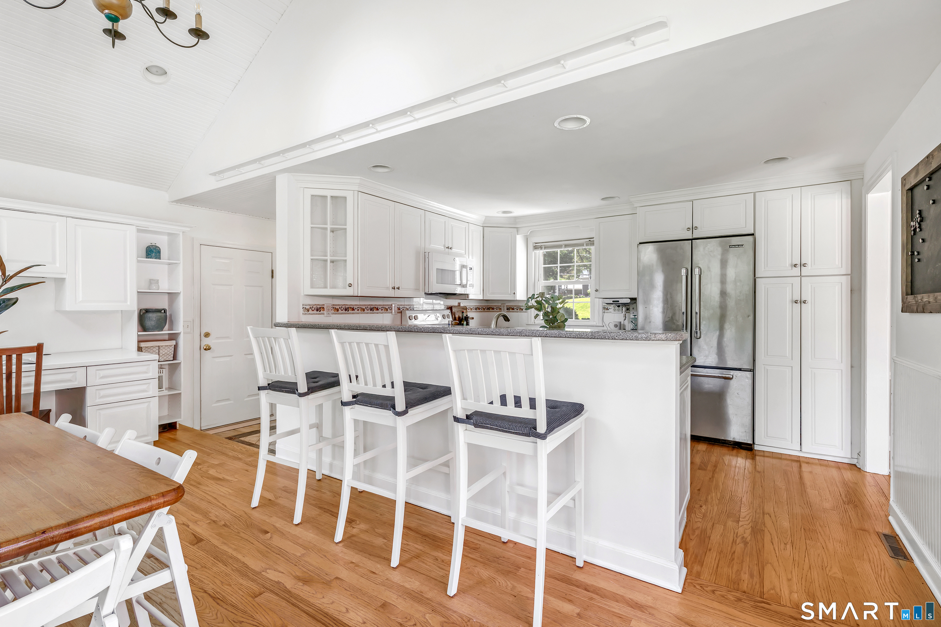 42 Bayberry Road Fairfield, CT 06825 - Photo 14 of 39