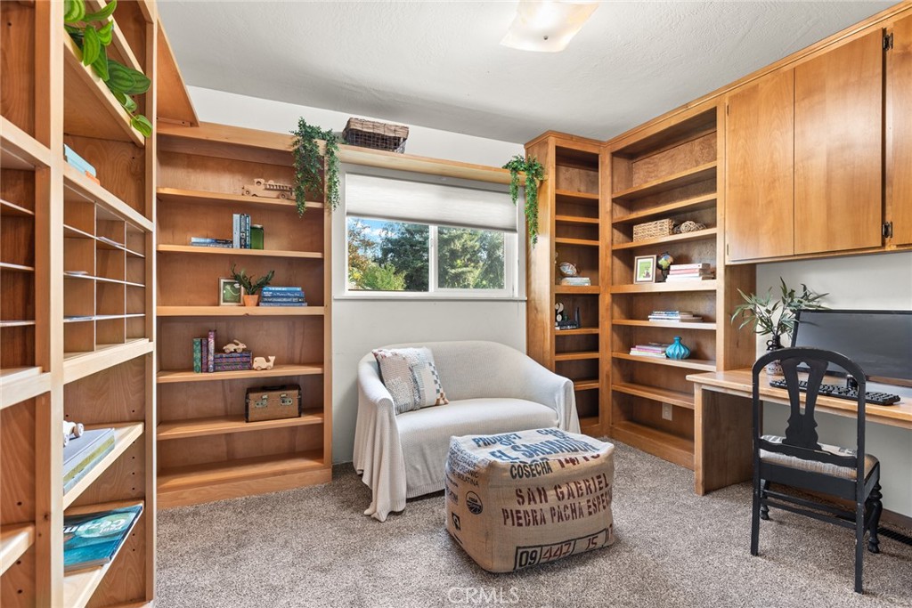 1075 Tracy Lane Chico, CA 95926 - Photo 21 of 29 a living room with furniture and a book shelf
